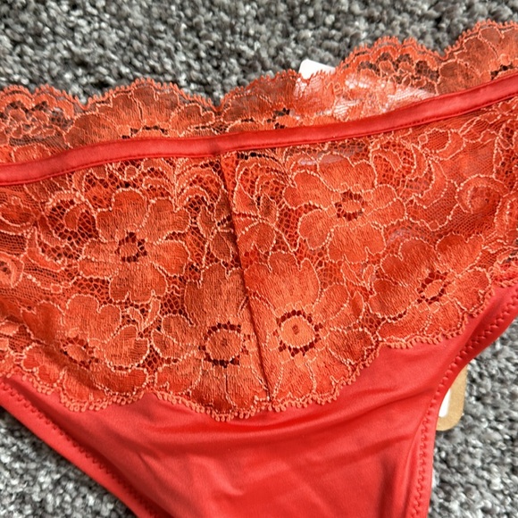 Maison LeJay Paris Lace Thong Brand New - Picture 3 of 3